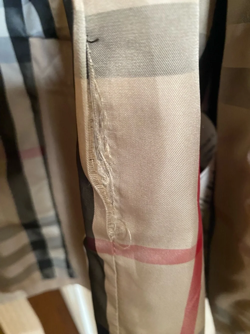 Burberry Kensington Heritage Mid-Length Trench Coat - Picture 5 of 10